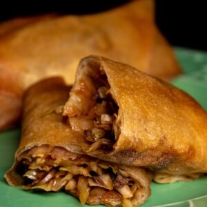 A imagem mostra um Rolinho Primavera